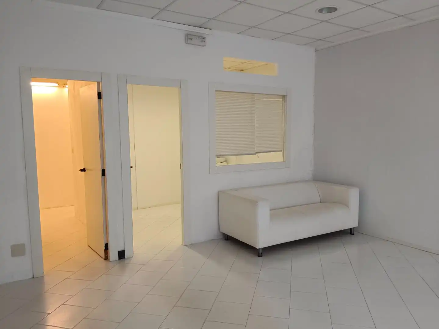 Business premises to rent in Desclapers 10, imagen 2