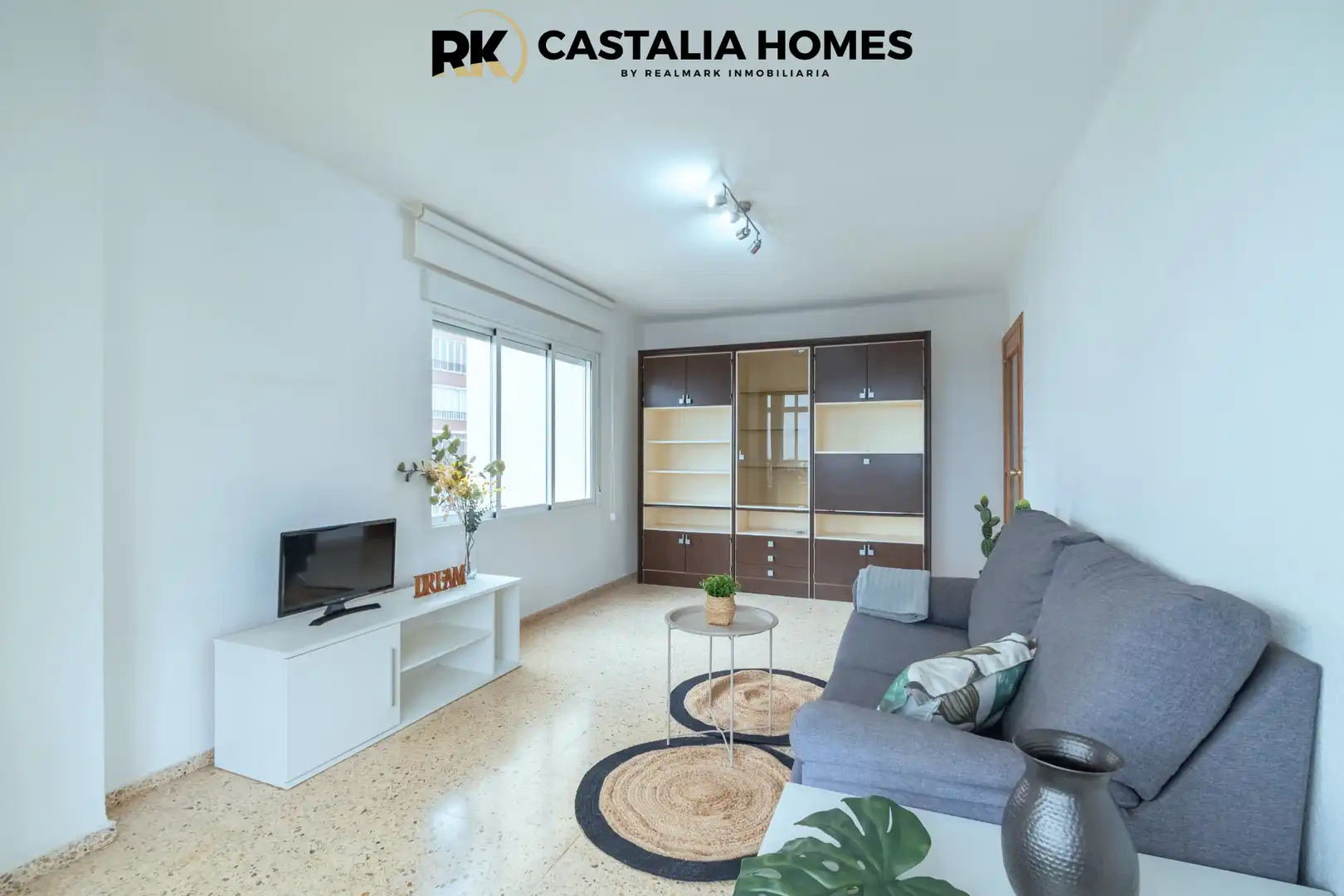 Sala de estar de Apartamento en venta en Benicasim / Benicàssim con Terraza y Piscina comunitaria