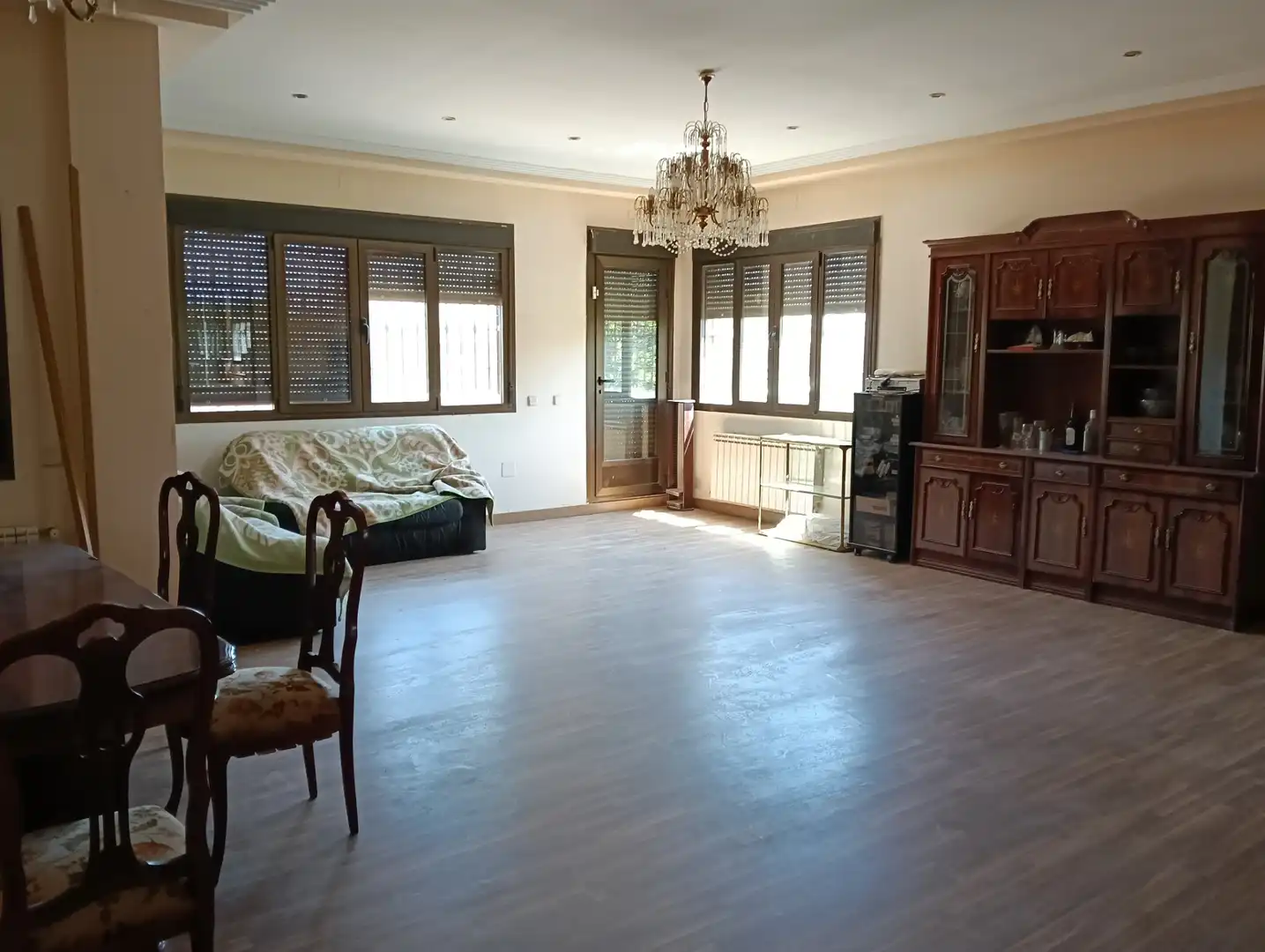Sala d'estar de Casa o xalet en venda en Casarrubios del Monte amb Aire condicionat, Calefacció i Jardí privat