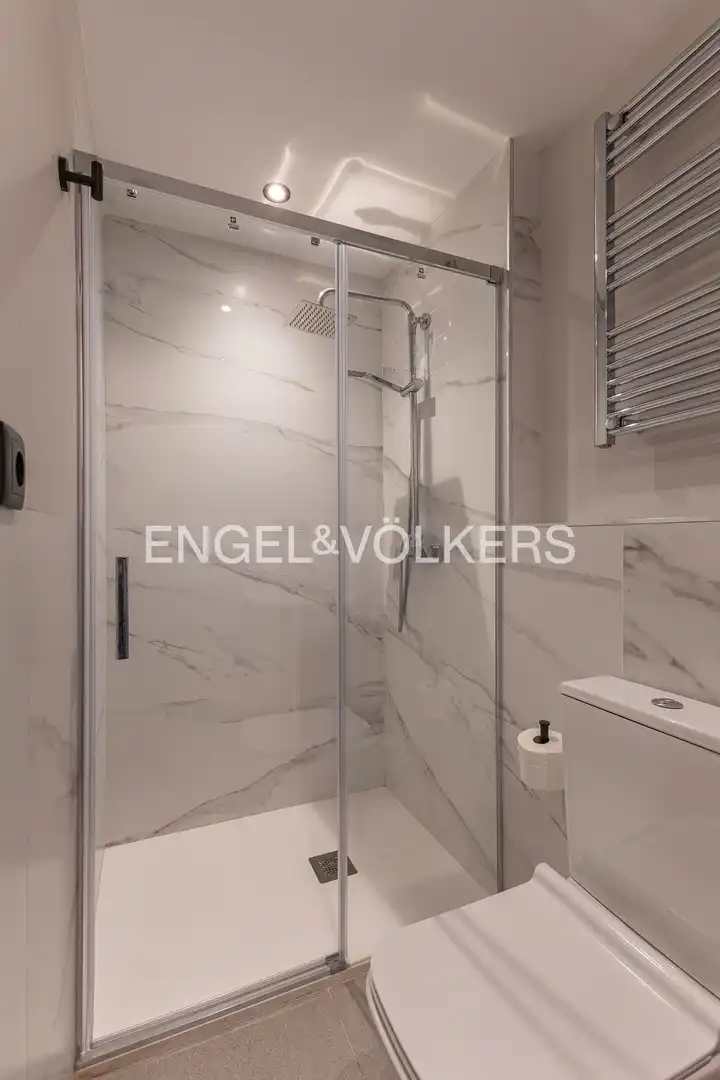 Bathroom of Flat for rent in Madrid  with Air Conditioner, Heating and Terrace