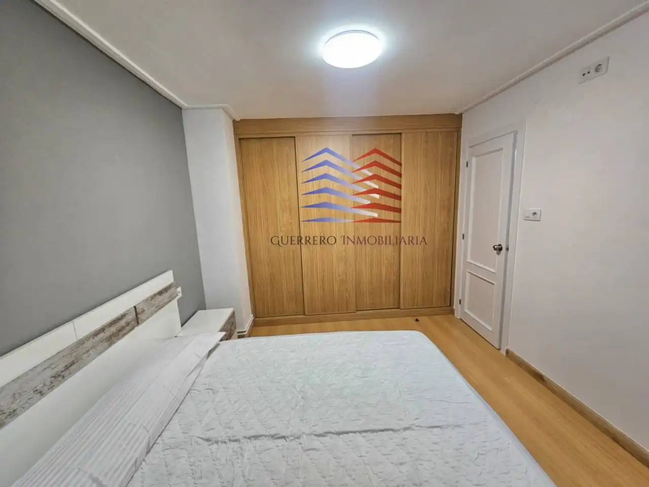Schlafzimmer von Wohnungen zur Miete in Ourense Capital  mit Heizung, Parkett und Möbliert