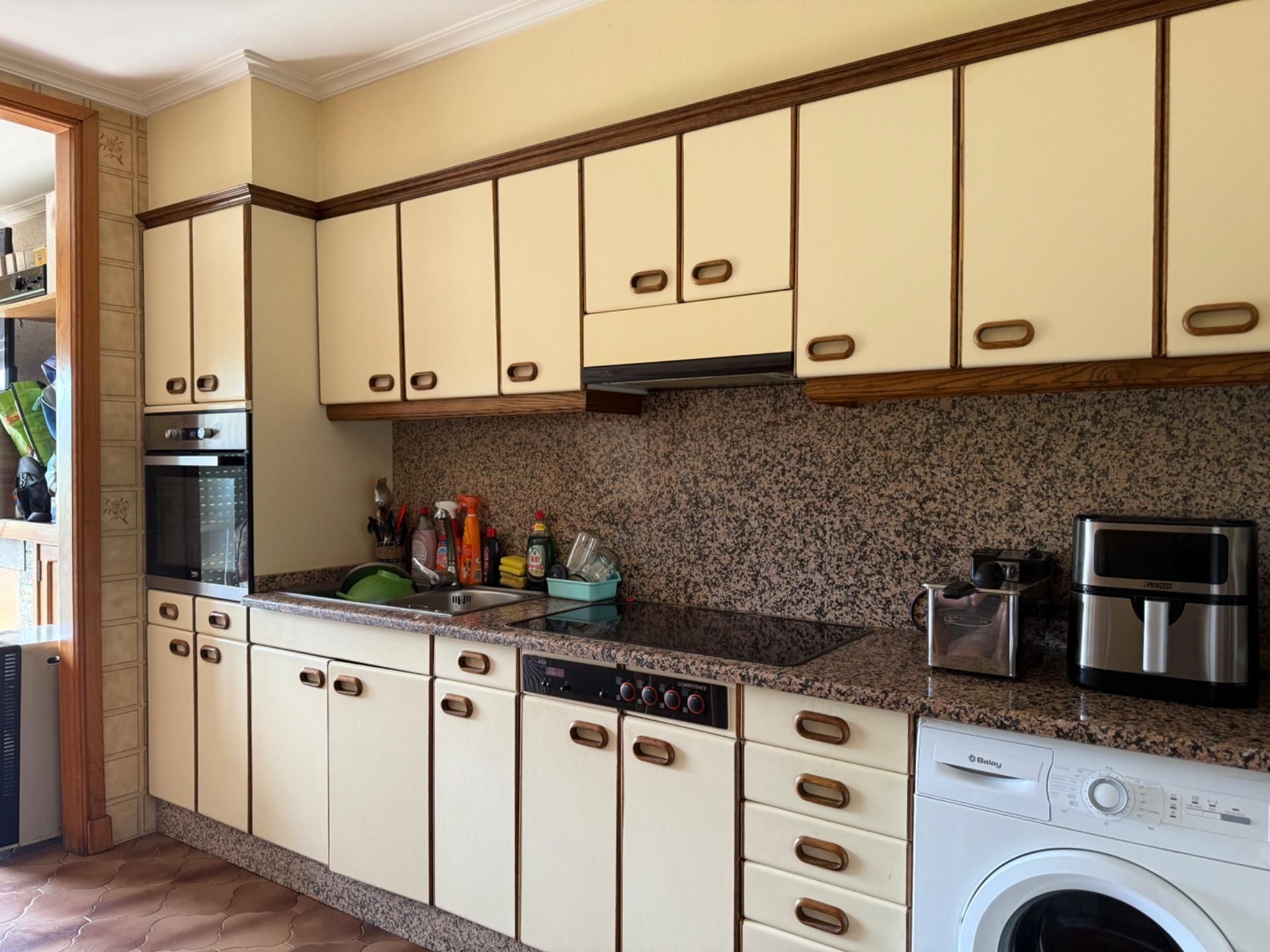 Cuina de Casa o xalet en venda en Monterrei amb Terrassa i Moblat