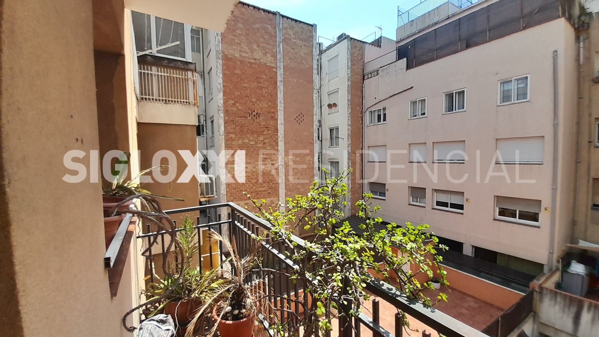 Vista exterior de Pis en venda en  Barcelona Capital amb Balcó