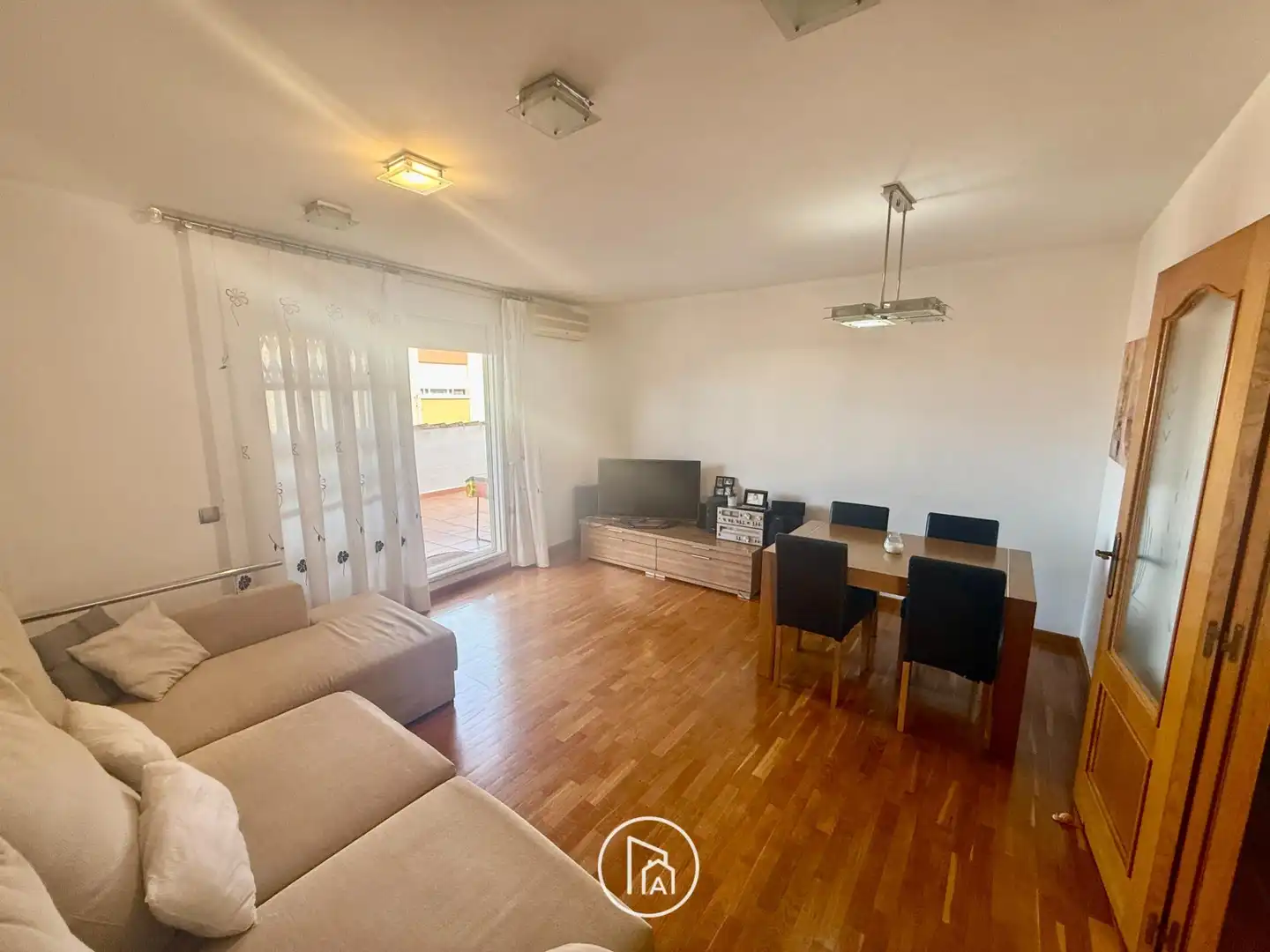 Sala de estar de Ático en venta en Paterna con Parquet, Terraza y Trastero
