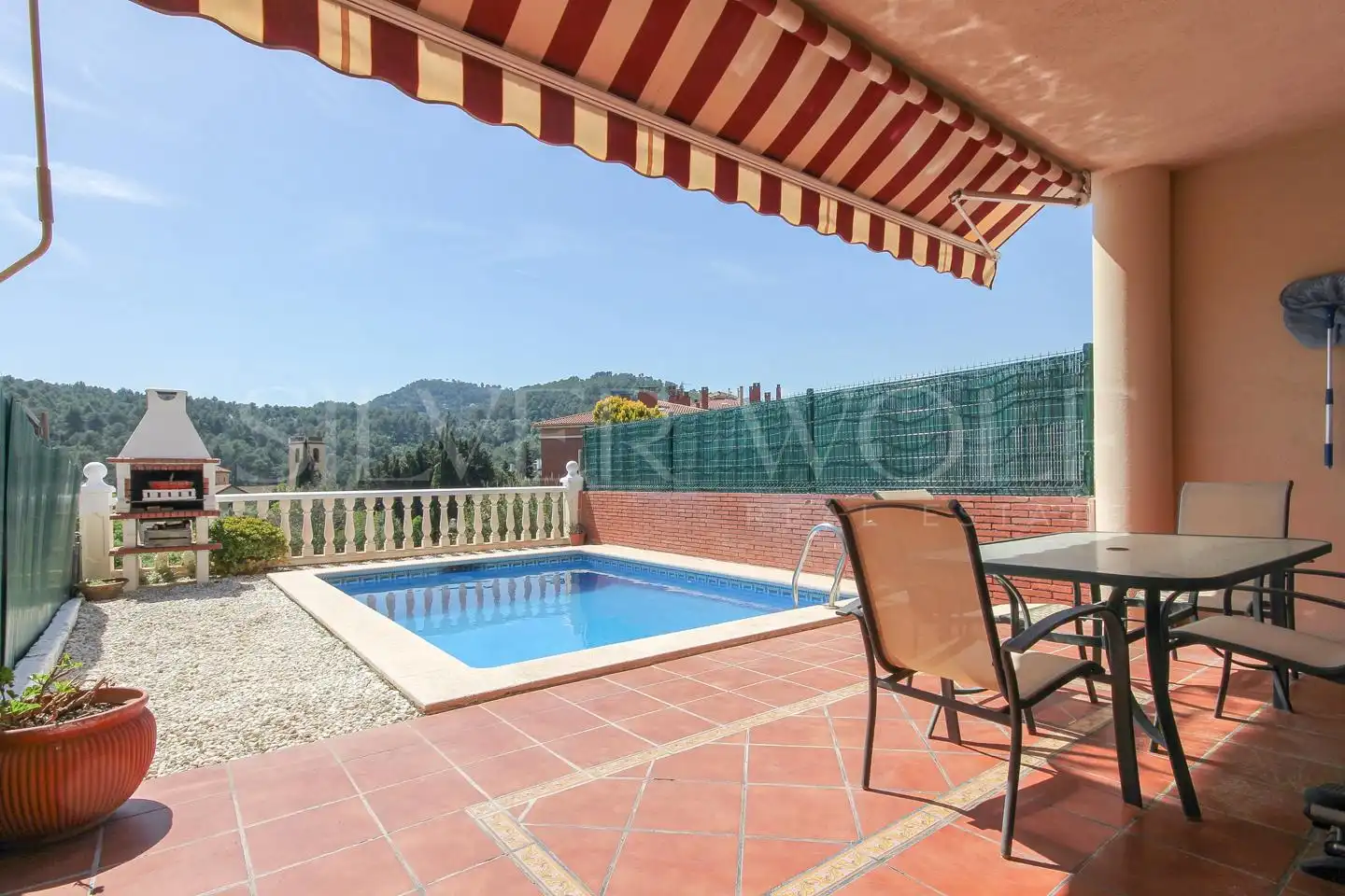 Piscina de Casa adosada en venda en La Palma de Cervelló amb Aire condicionat, Calefacció i Jardí privat