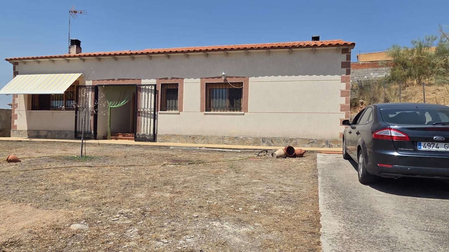 Exterior view of House or chalet for sale in Barajas de Melo  with Private garden and Swimming Pool