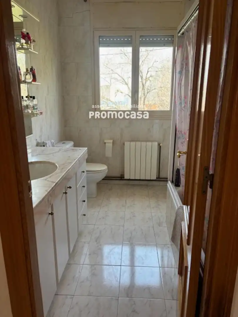 Baño de Casa o chalet en venta en Barberà del Vallès con Calefacción, Terraza y Balcón