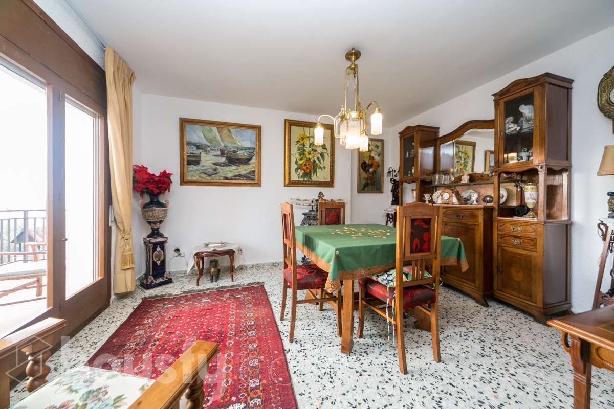 Menjador de Casa o xalet en venda en Vilanova i la Geltrú amb Aire condicionat, Calefacció i Jardí privat