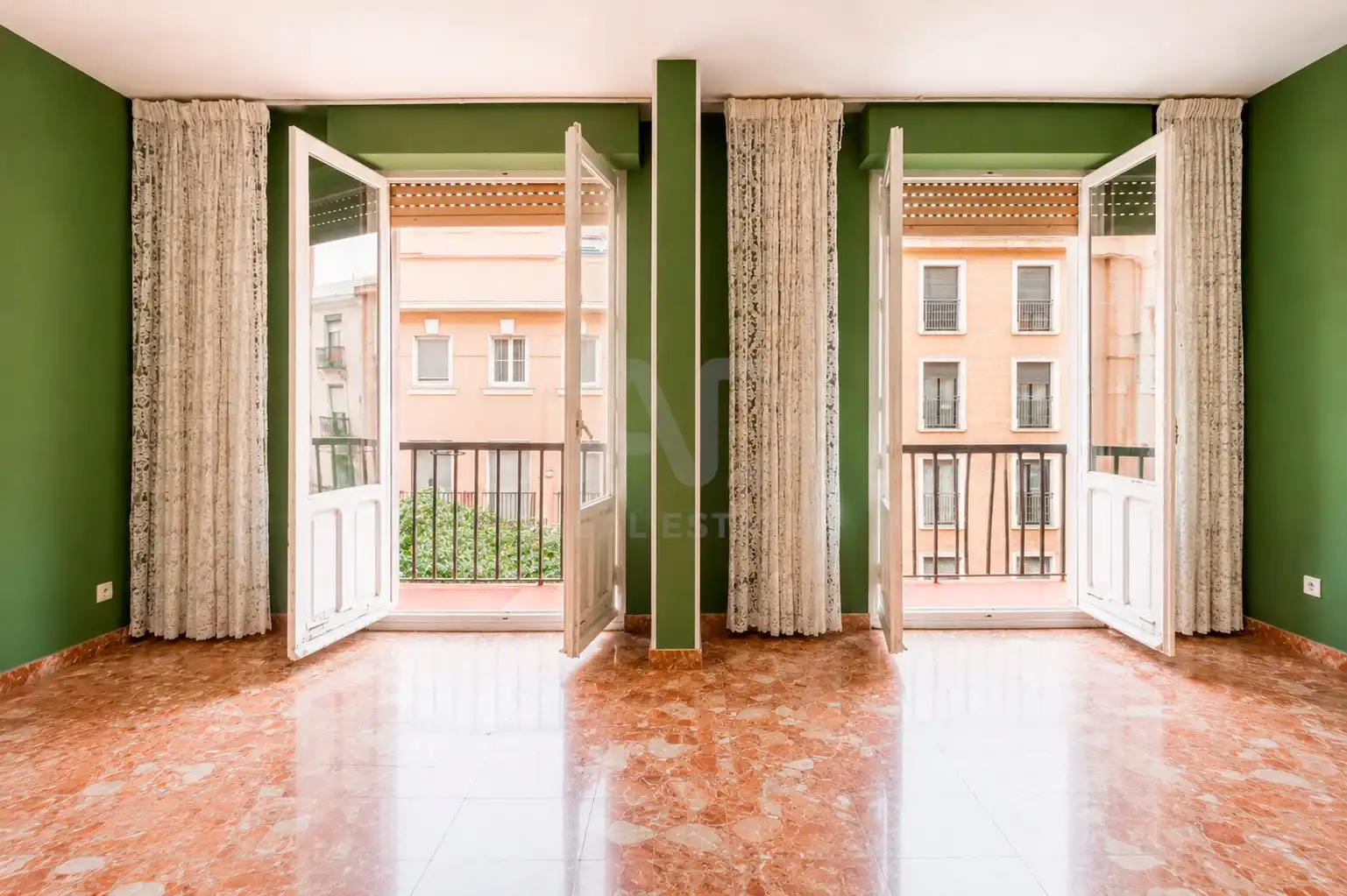 Habitación de Piso en venta en Madrid con Calefacción y Terraza