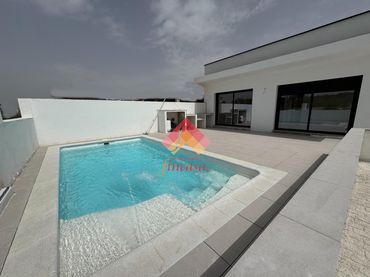 Villa mit Pool zum Verkauf in Arriate