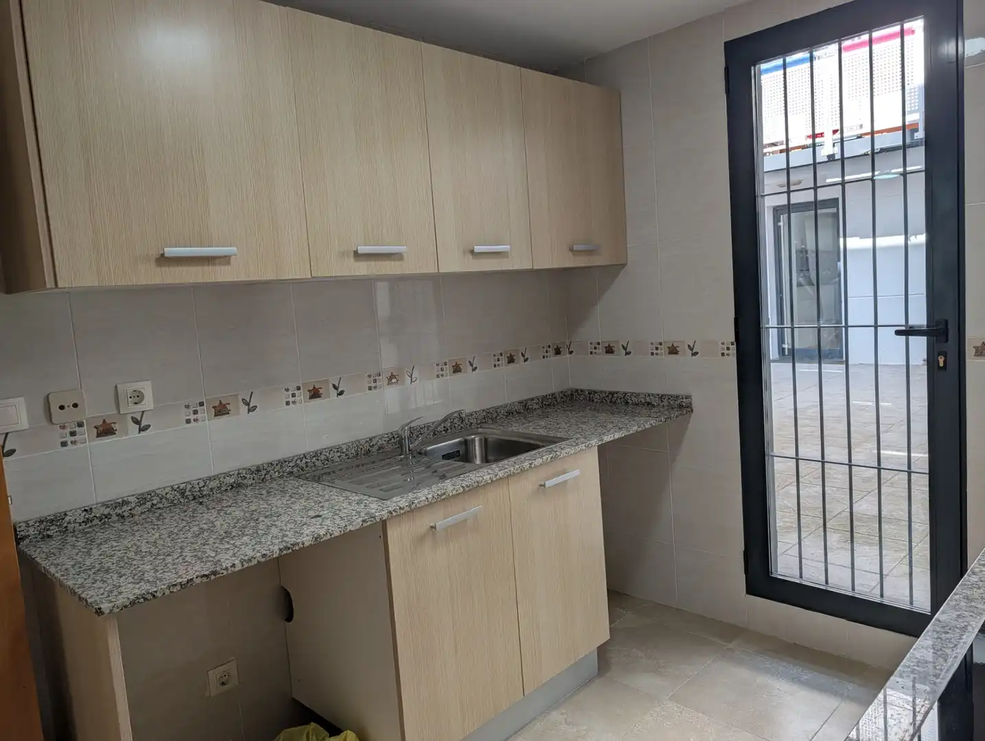Cuina de Pis de lloguer en Gilet amb Aire condicionat, Terrassa i Forn