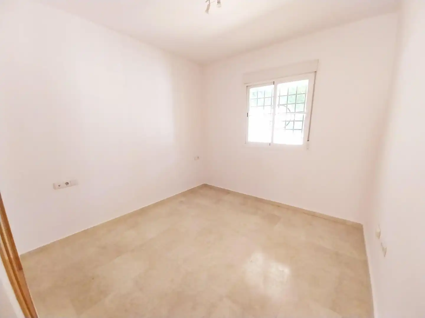Bedroom of Ground floor for sale in Benalmádena  with Air Conditioner, Heating and Private garden