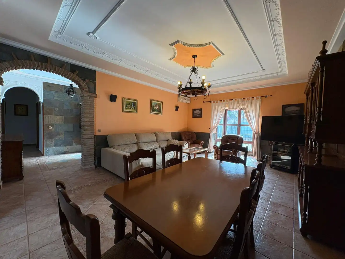 Comedor de Casa o chalet de alquiler en Chiclana de la Frontera con Aire acondicionado, Jardín privado y Piscina