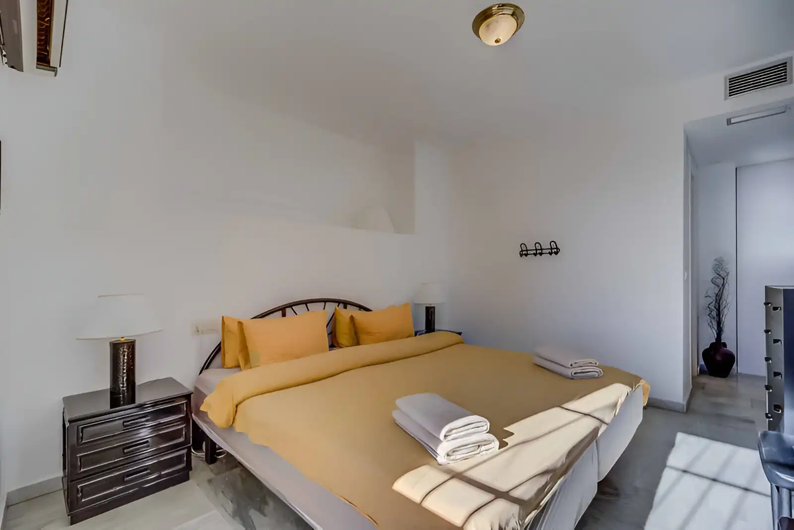 Habitación de Planta baja en venta en Benalmádena con Aire acondicionado, Terraza y Piscina