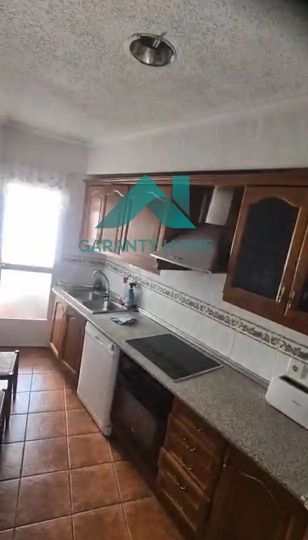 Cuina de Pis de lloguer en Cáceres amb Calefacció, Terrassa i Moblat