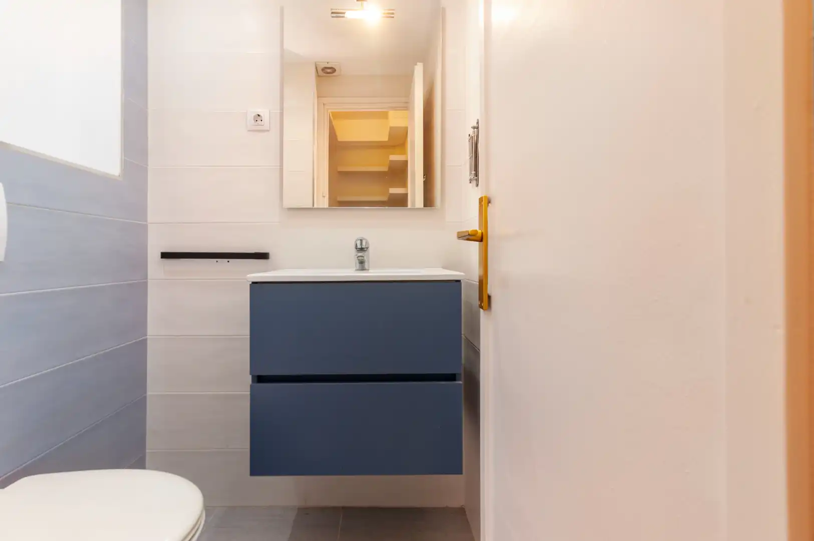 Bathroom of Flat for sale in Terrassa  with Air Conditioner, Heating and Private garden