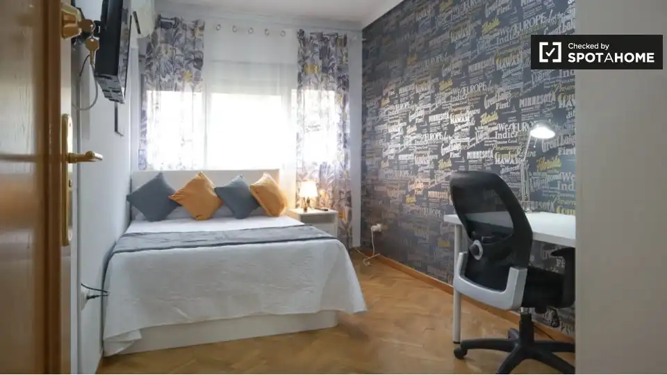 Habitación de Piso de alquiler en Madrid con Aire acondicionado, Calefacción y Amueblado