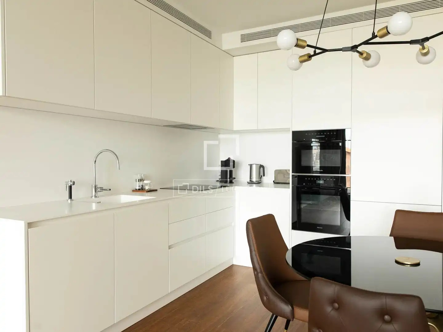 Cuina de Pis de lloguer en Barcelona amb Aire condicionat, Calefacció i Terrassa