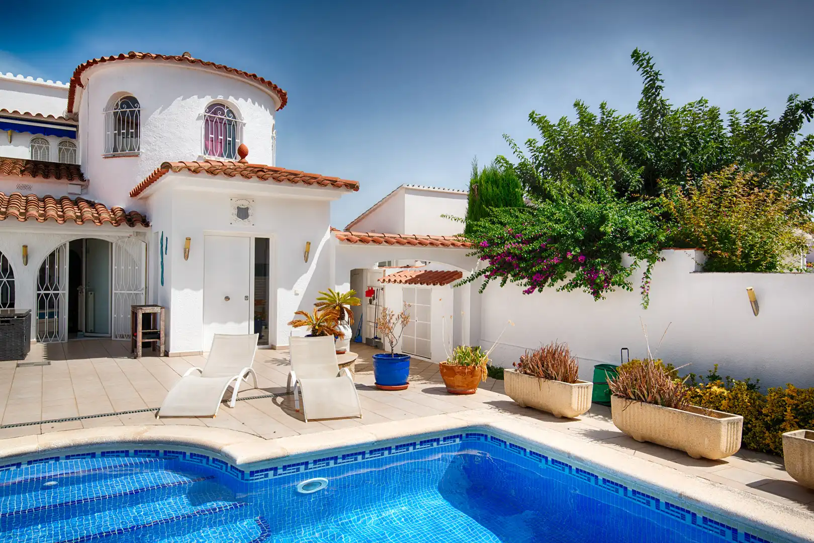Casa con piscina en venta en Peni, imagen 3