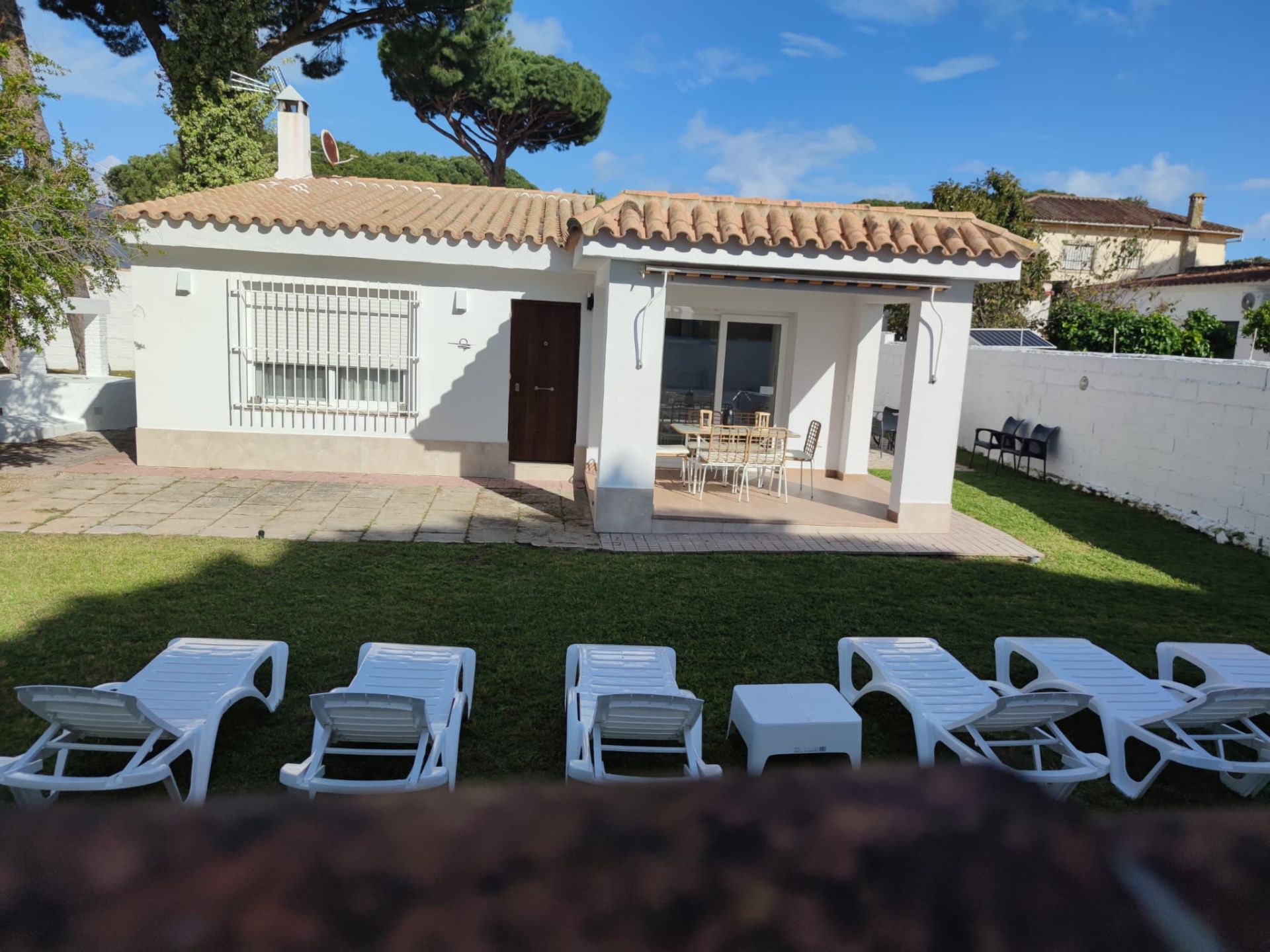 Jardín de Casa o chalet de alquiler en Chiclana de la Frontera con Aire acondicionado, Piscina y Amueblado