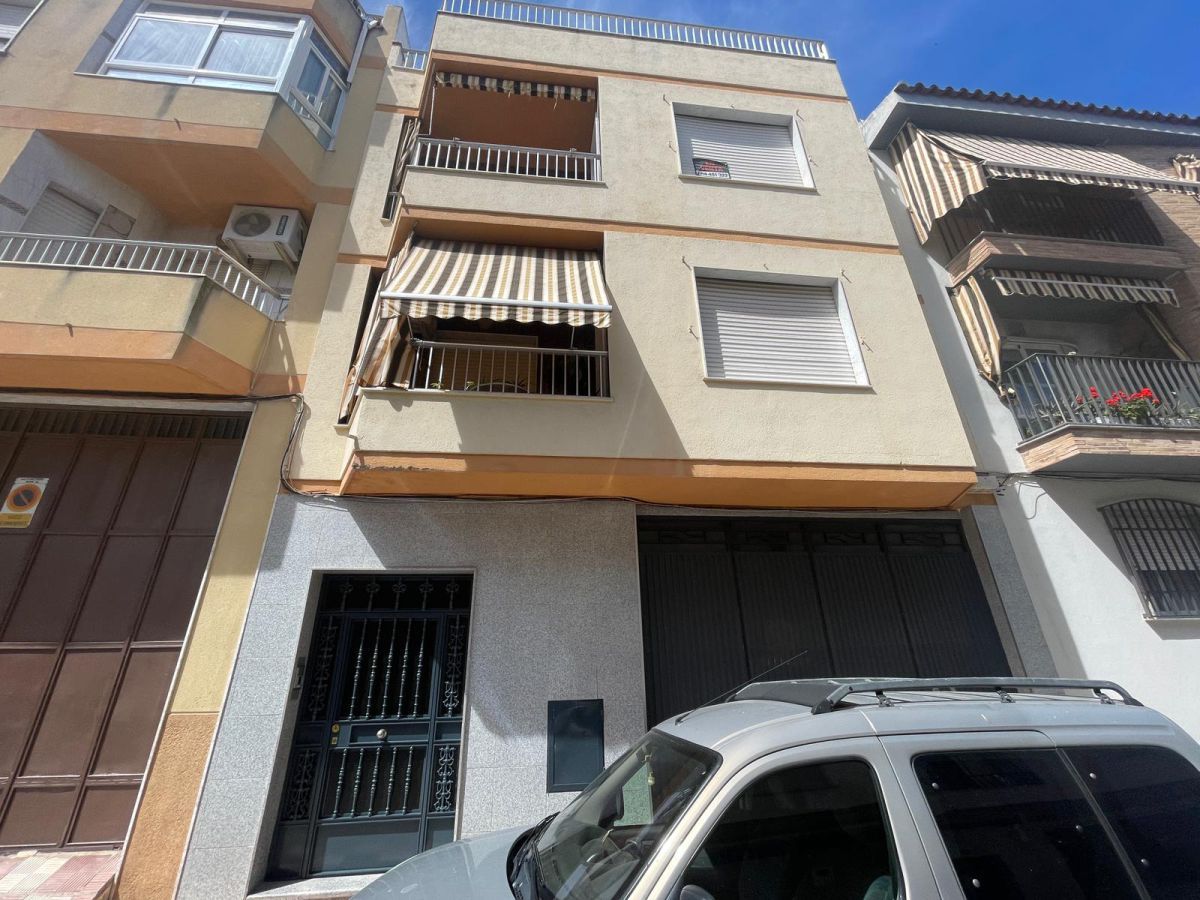 Vista exterior de Pis en venda en Torredelcampo amb Balcó