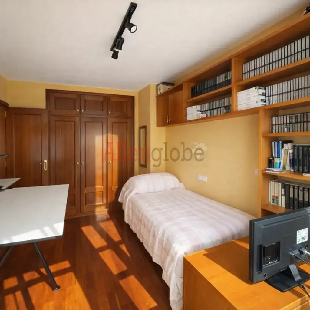 Habitación de Casa o chalet en venta en Llanera con Calefacción, Jardín privado y Terraza