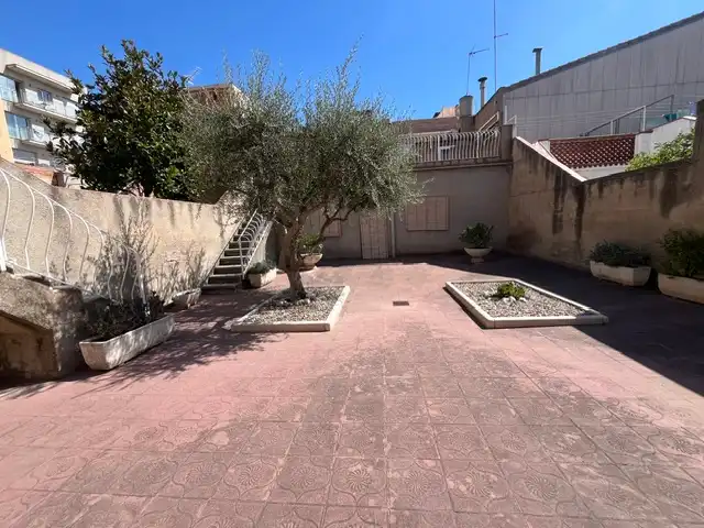 House with terrace for sale in Centre - Sant Oleguer