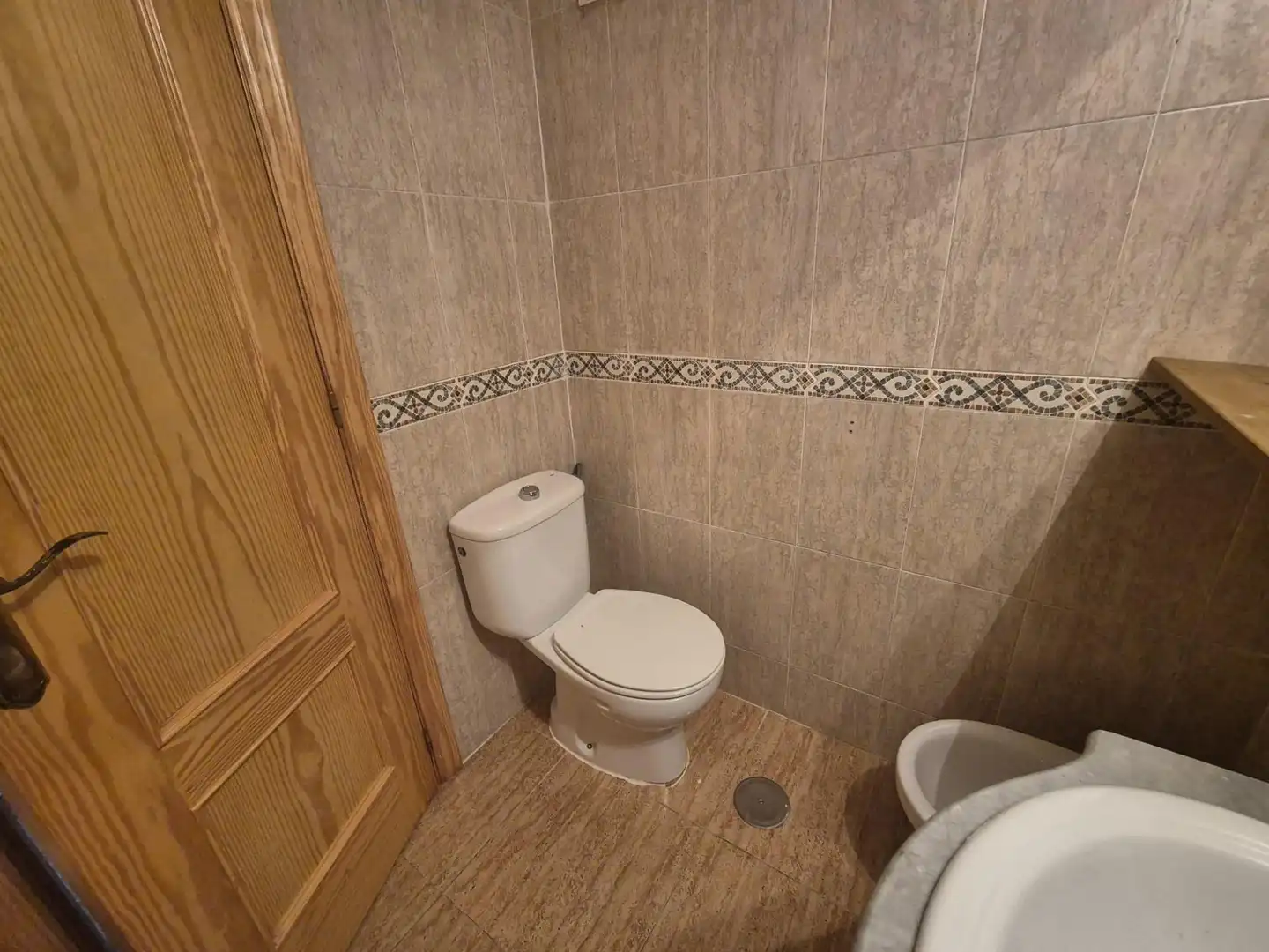 Baño de Piso de alquiler en La Unión con Amueblado, Balcón y Alarma