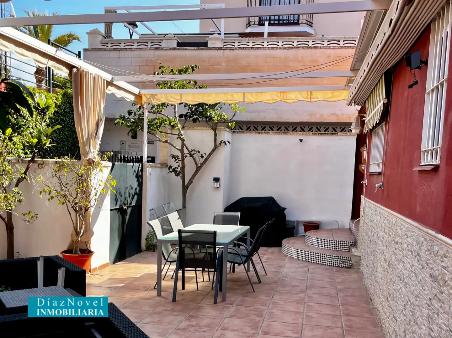 Terrasse von Einfamilien-Reihenhaus zum Verkauf in Vélez-Málaga mit Klimaanlage, Heizung und Parkett