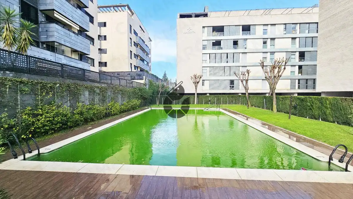 Piscina de Piso en venta en Mairena del Aljarafe con Aire acondicionado, Trastero y Piscina comunitaria