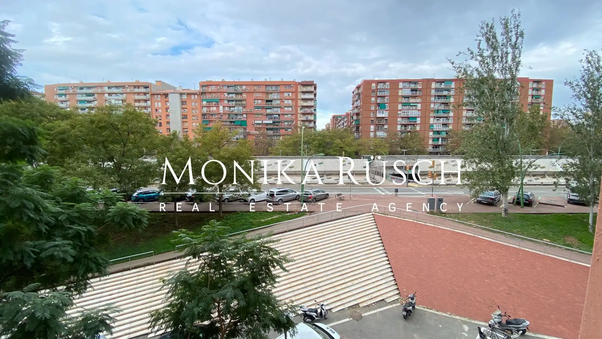 Außenansicht von Wohnung zum Verkauf in Barcelona mit Klimaanlage, Heizung und Terrasse