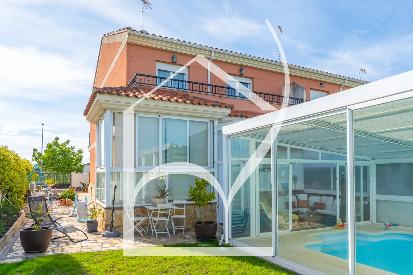 Exterior view of Detached homes for sale in Arapiles  with Heating, Terrace and Swimming Pool