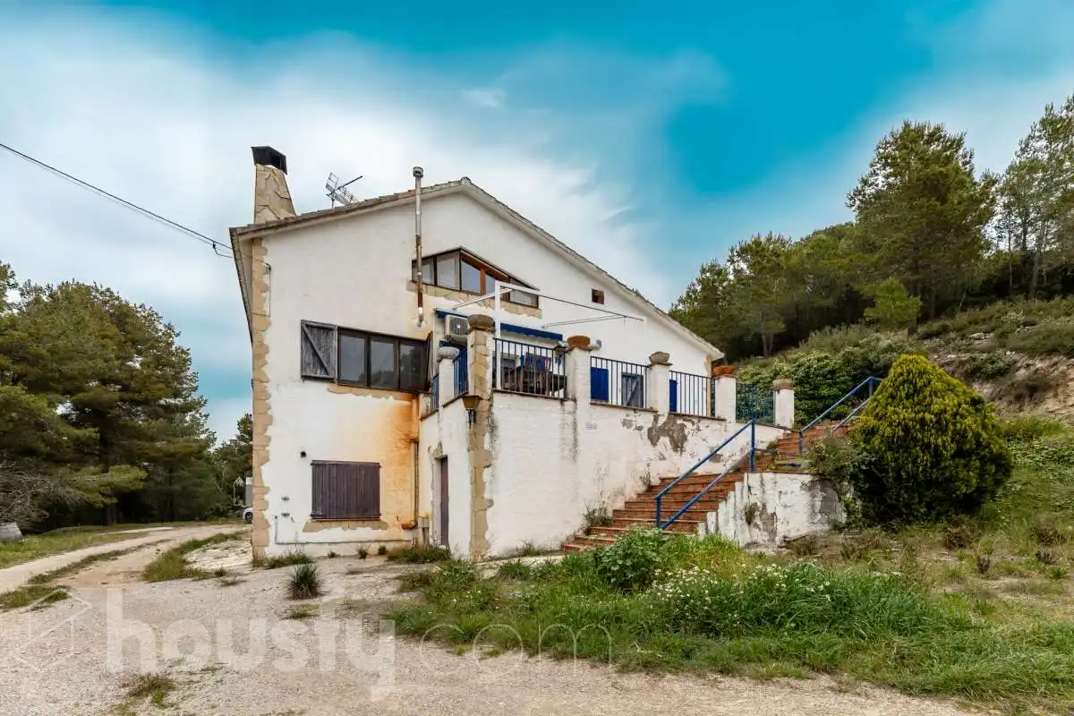 Vista exterior de Casa o xalet en venda en Torrelles de Foix amb Aire condicionat, Calefacció i Jardí privat