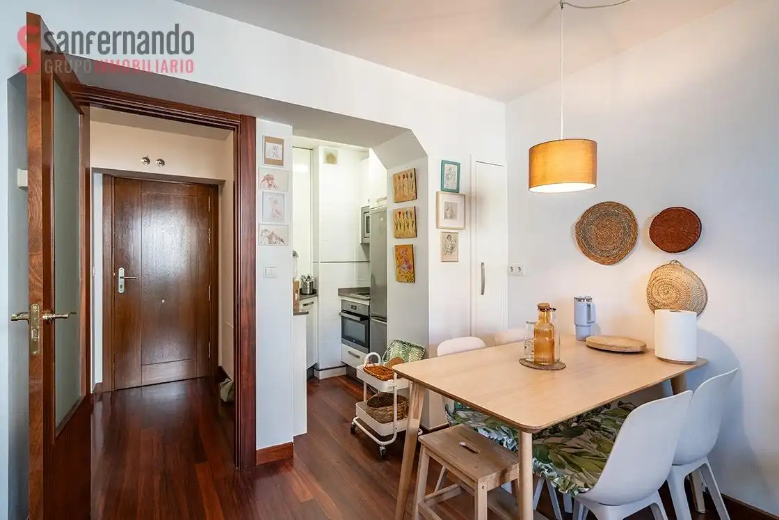 Comedor de Apartamento en venta en Torrelavega  con Calefacción, Amueblado y Balcón