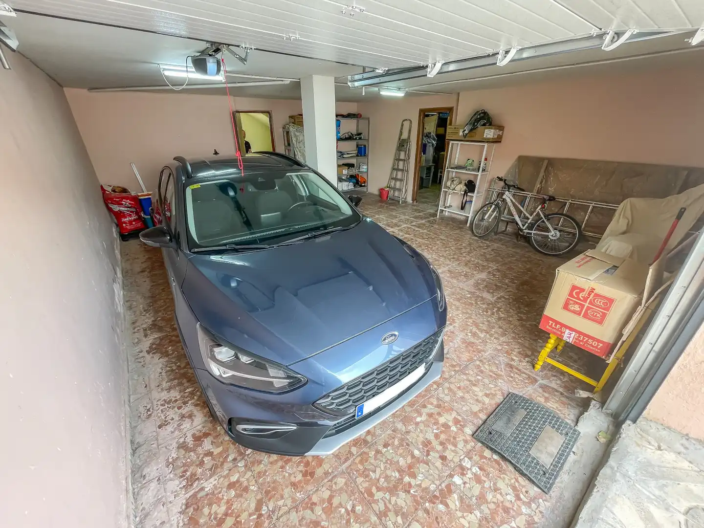 Aparcament de Casa o xalet en venda en Villa de Otura amb Jardí privat, Terrassa i Piscina