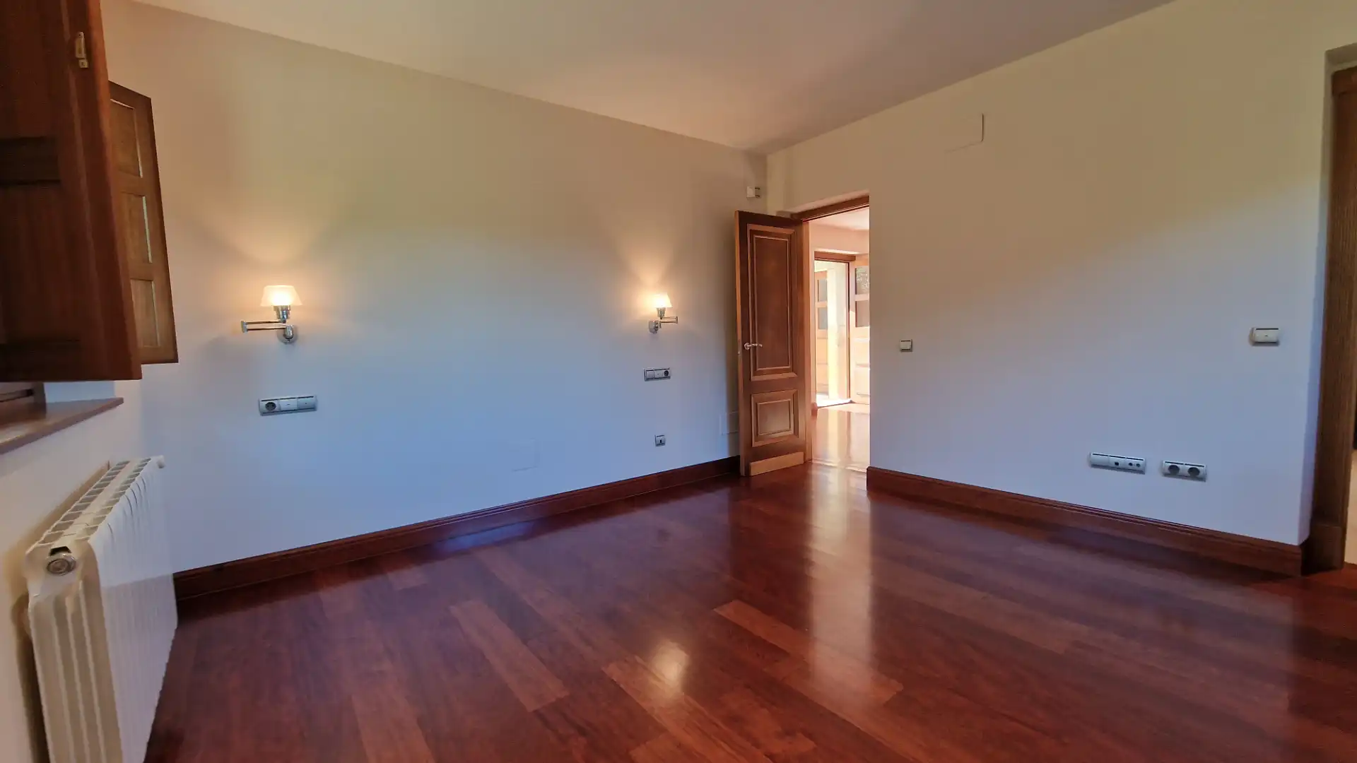 Dormitori de Casa o xalet en venda en Gijón  amb Calefacció, Jardí privat i Parquet