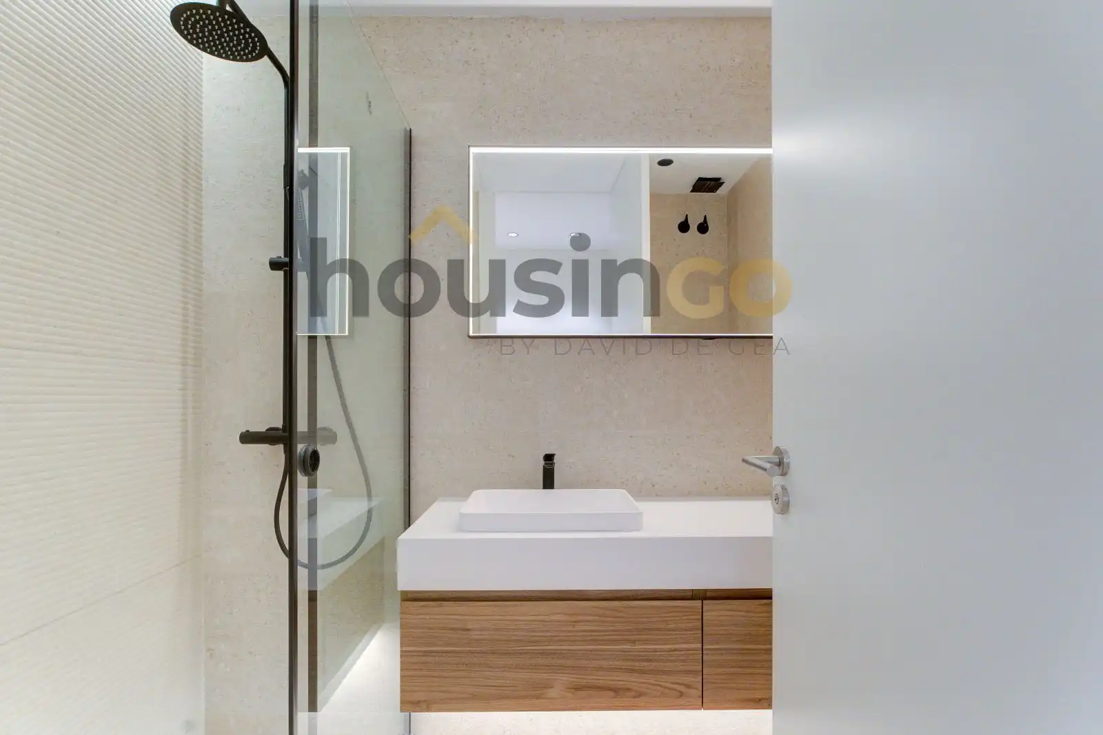 Bathroom of Flat for sale in Madrid  with Air Conditioner, Heating and Oven