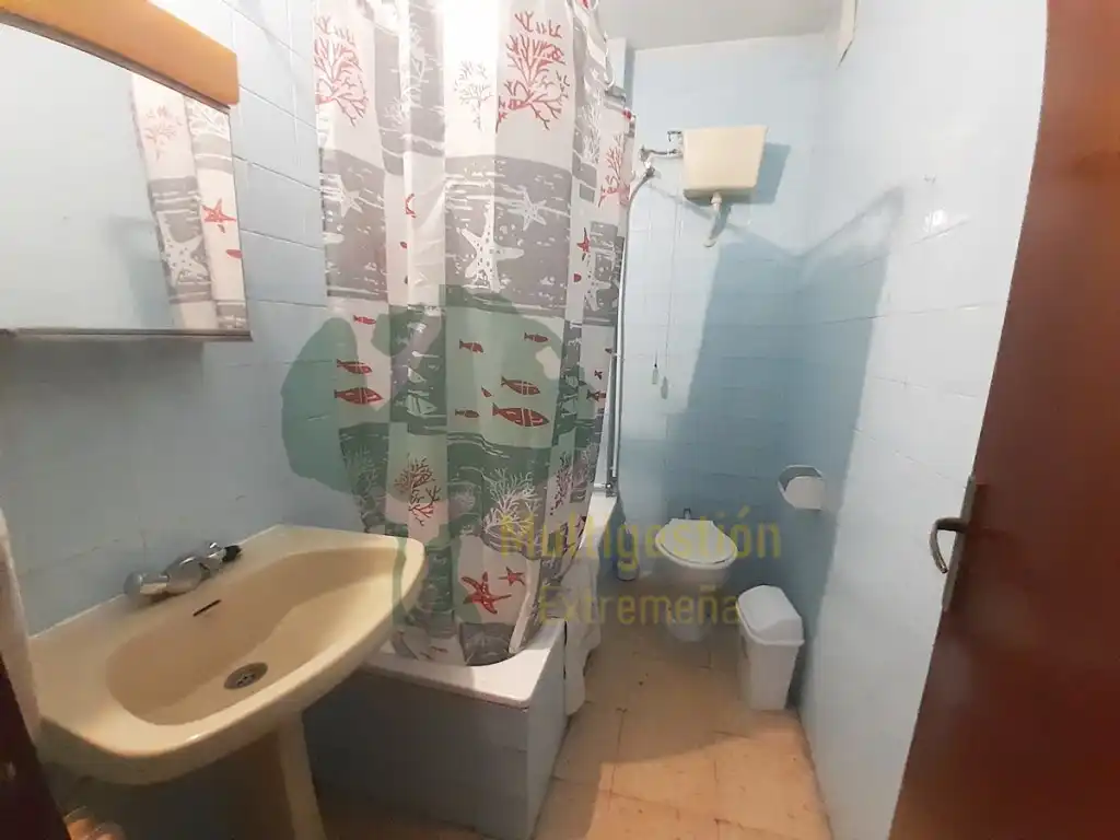 Badezimmer von Wohnung zur Miete in Cáceres mit Heizung, Terrasse und Ofen