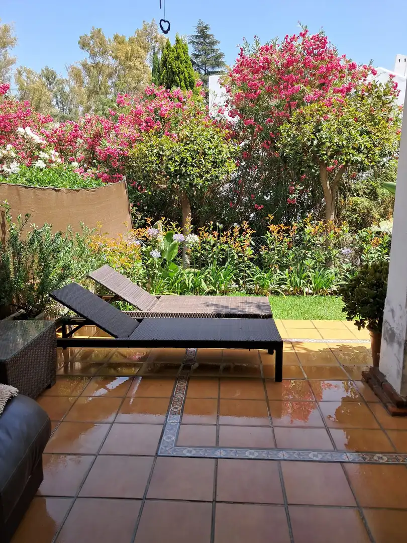 Wohnung mit Garten zur Miete in Nueva Andalucía