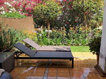 Piano terra con giardino in affitto a Nueva Andalucía