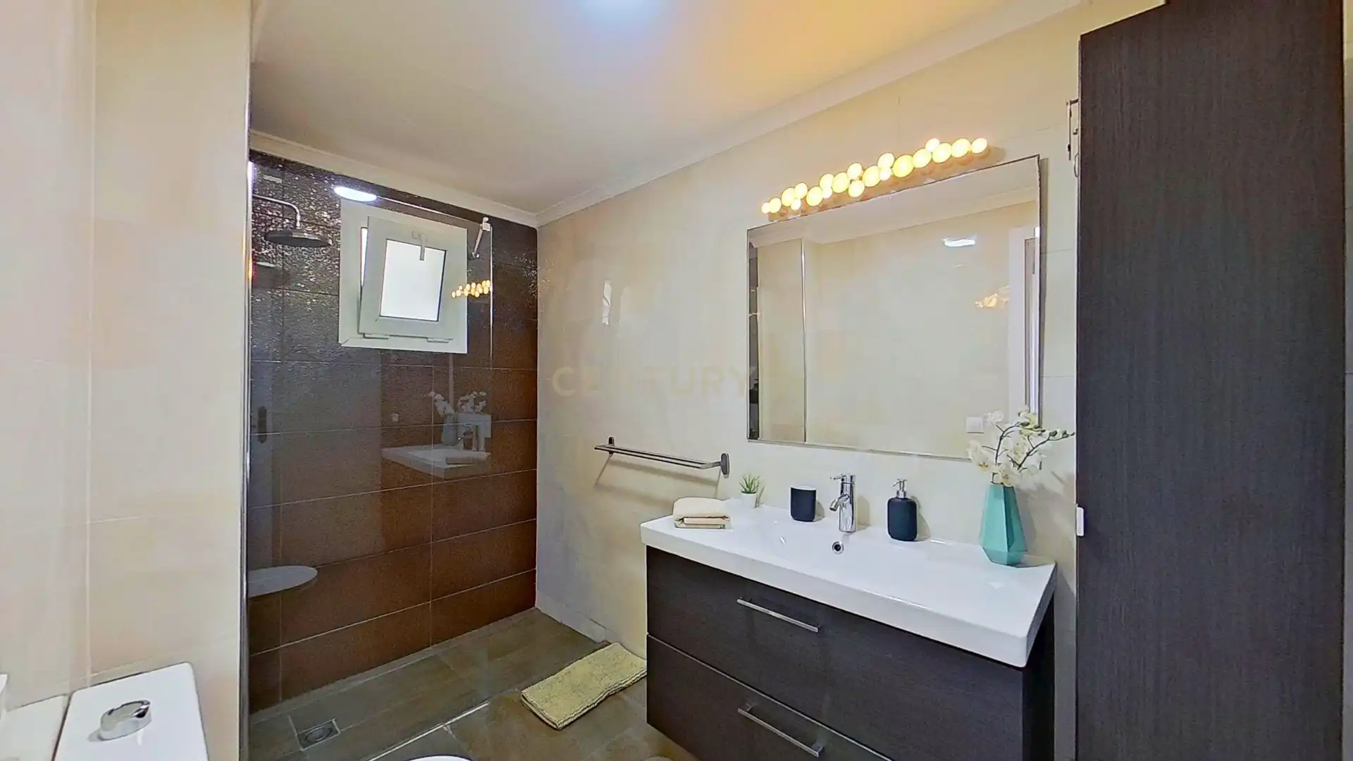 Baño de Piso en venta en Benalmádena con Aire acondicionado, Trastero y Horno