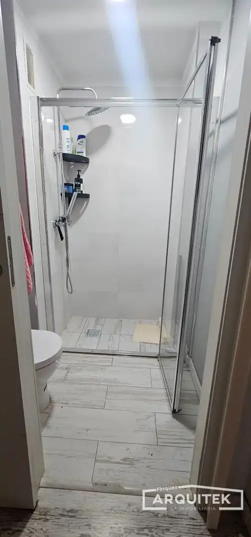 Bany de Pis en venda en Lleida amb Terrassa