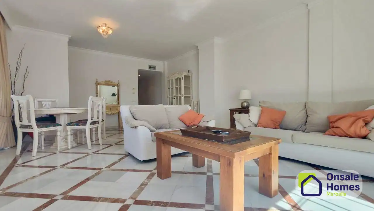 Duplex with terrace to rent in Calle el Califa