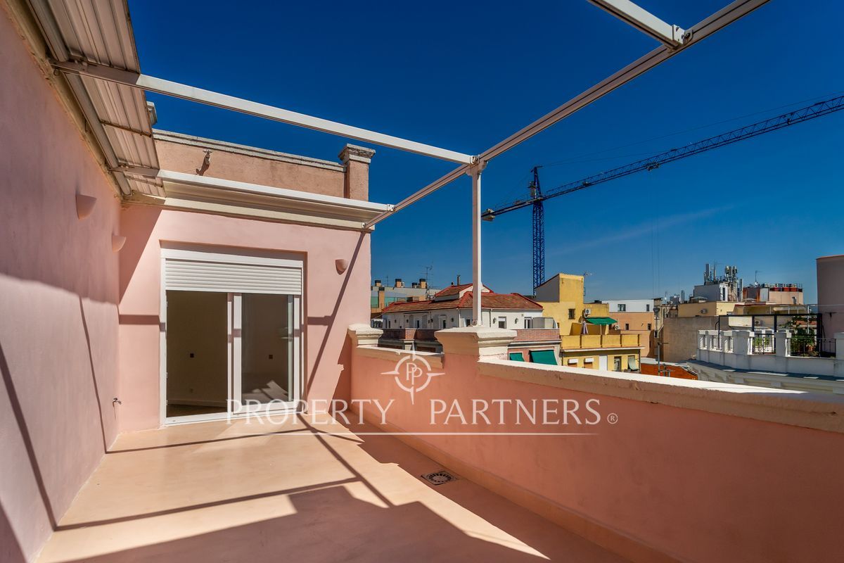 Exterior view of Attic for sale in  Madrid Capital  with Air Conditioner, Heating and Terrace
