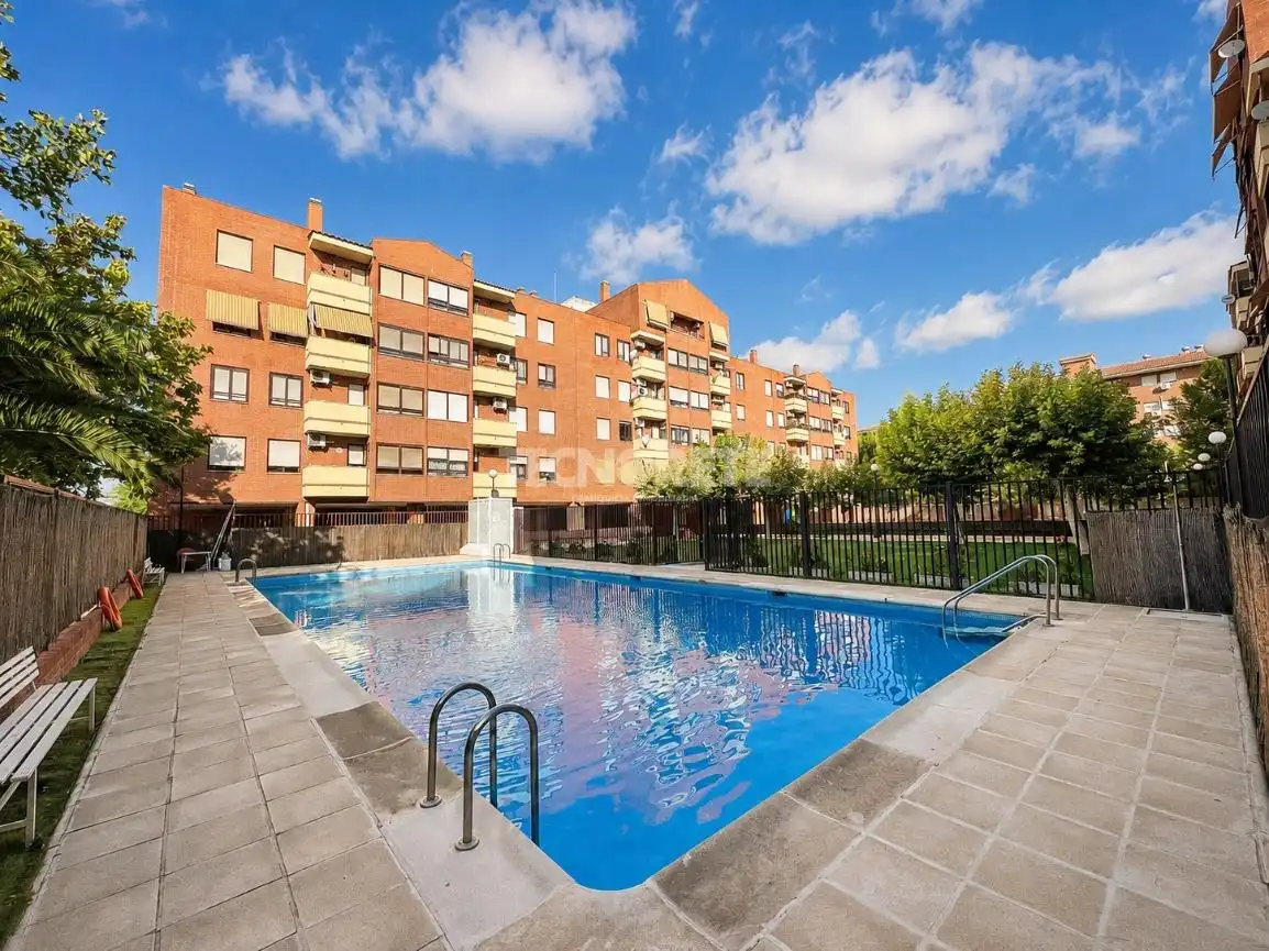 Piscina de Piso en venta en Toledo con Aire acondicionado, Calefacción y Terraza