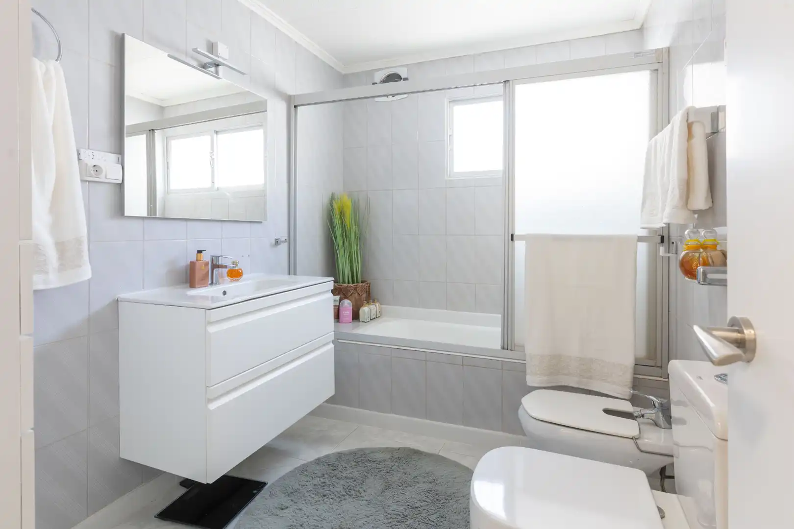 Bany de Casa o xalet en venda en La Nucia amb Aire condicionat, Jardí privat i Terrassa