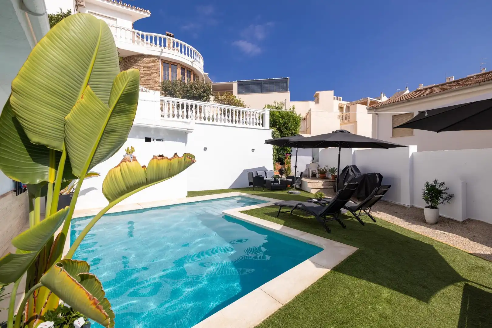 Casa aparellada en venda a Calle SERRANO PARRES