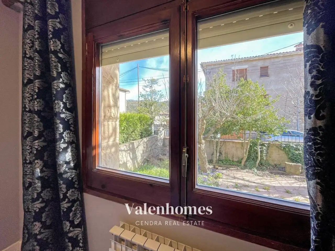 Vista exterior de Casa o xalet en venda en L'Estany amb Calefacció, Jardí privat i Terrassa