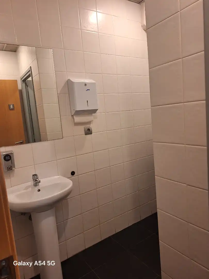 Bany de Oficina de lloguer en Barcelona amb Aire condicionat i Calefacció