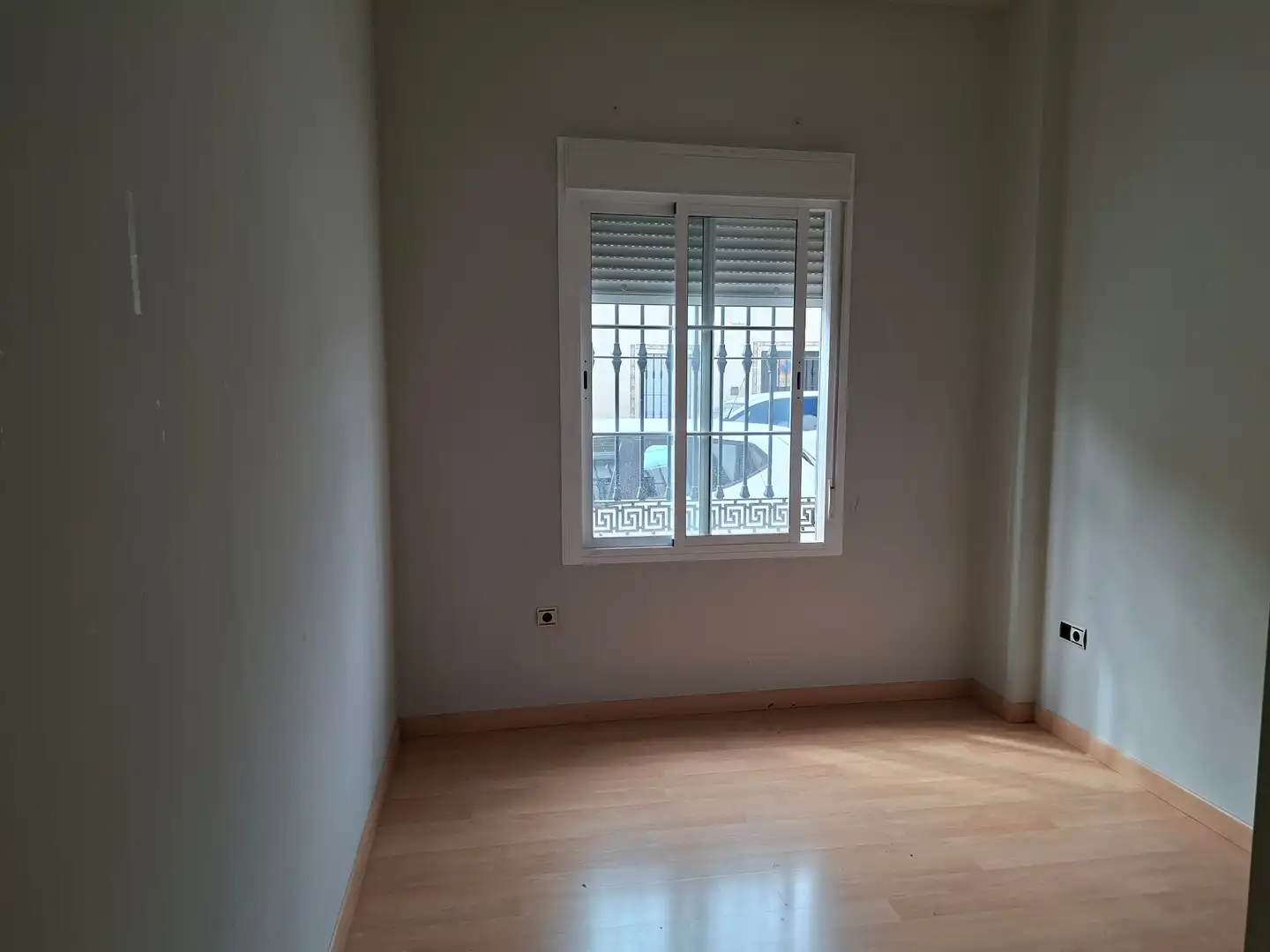 Dormitori de Planta baixa en venda en Dos Hermanas amb Parquet
